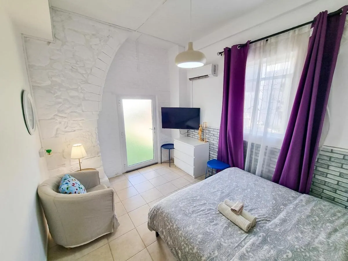 Aladdin'S Hostel Larnaca